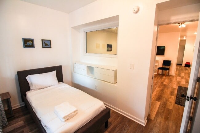 Foto del edificio - 1736 S St SE