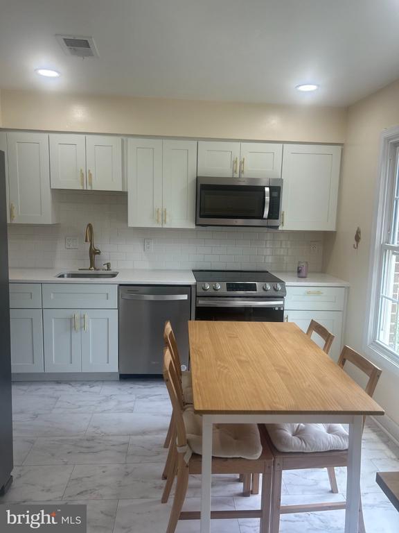 Foto del edificio - 5664 Cabells Mill Ct
