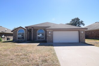 Building Photo - 2416 Isabelle Dr