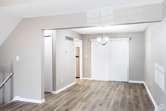2HAB, 1,5BA - 927SF - Holmesbrook Townhomes