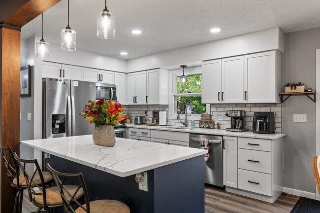 Foto del edificio - 9700 Cottonwood Ln N