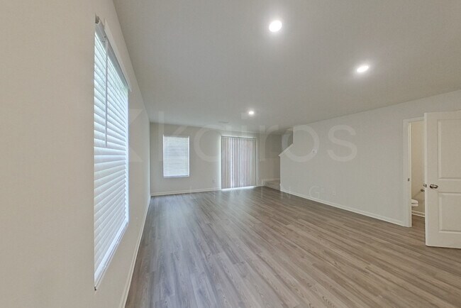 Building Photo - 380 Ironwood Ct