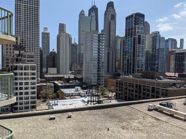 Building Photo - 1 br, 1 bath Condo - 111 W Maple St APT 1006