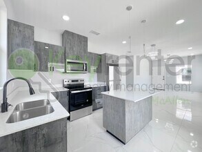 Building Photo - 913 N Woodson Ave