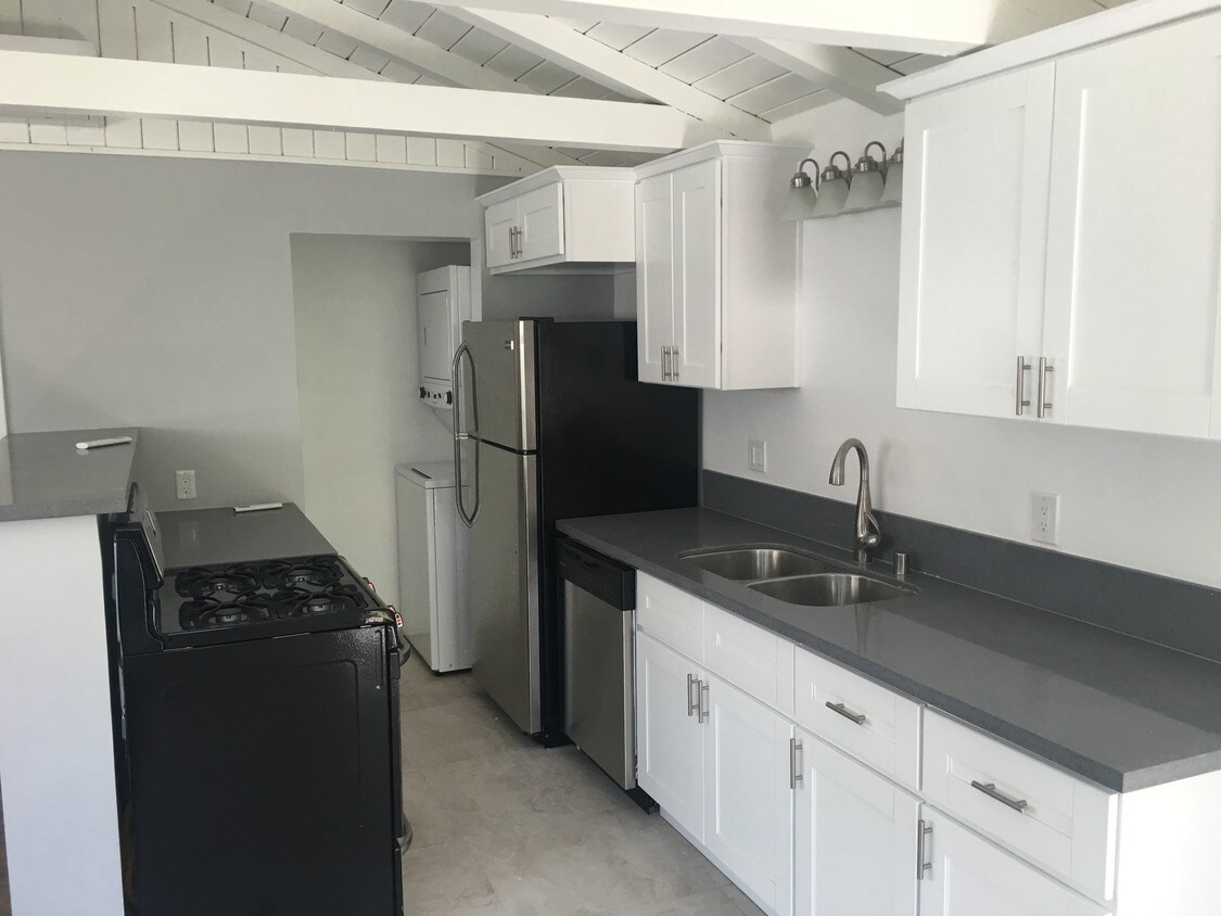 Foto principal - 4559 W 159th St