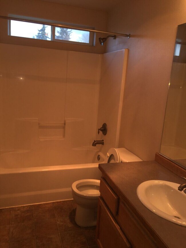 Foto del edificio - 3-Bedroom Townhouse in The Pines at Pilot Butte Community