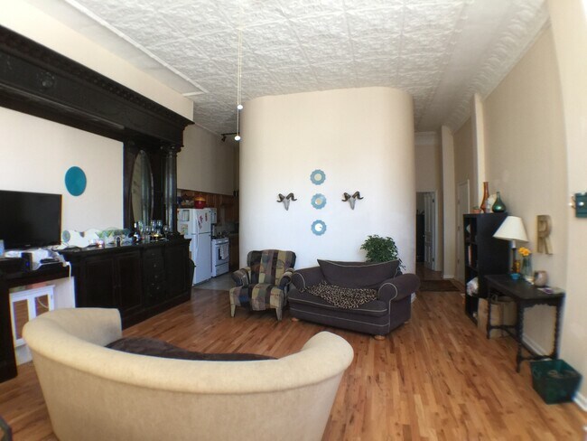 Foto del edificio - (2) Two Bed (1) One Bath Move In September...