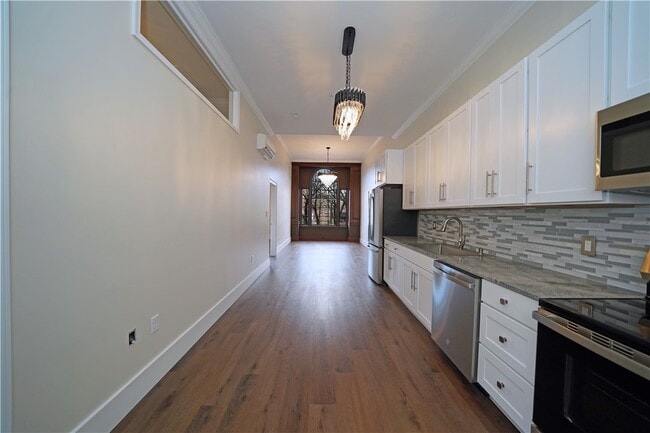 Building Photo - 184 N Main St