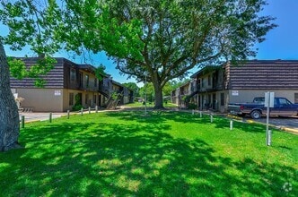 Building Photo - 1518 East Ave
