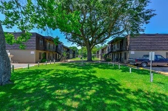 Building Photo - 1518 East Ave