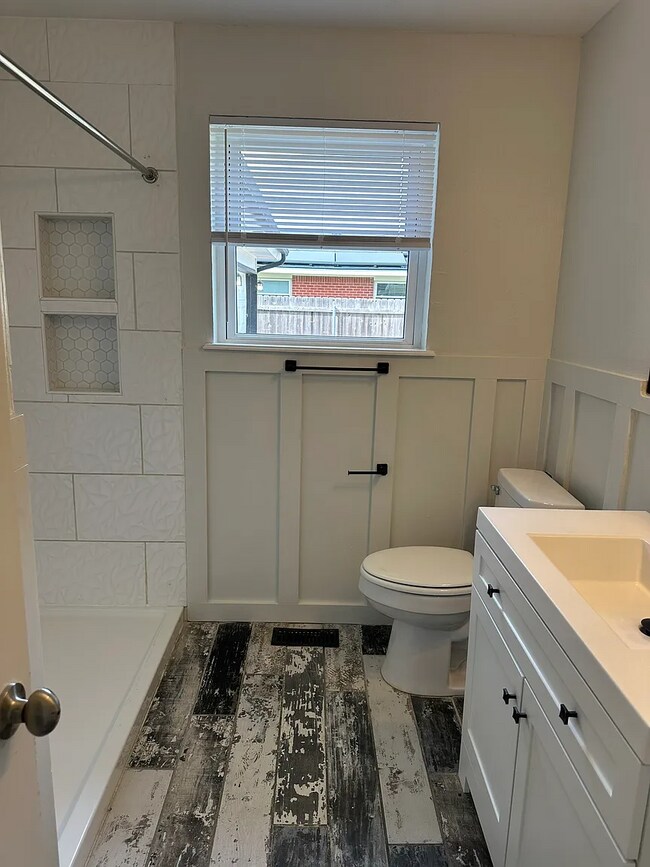 Foto del edificio - 220 W Ridge Rd