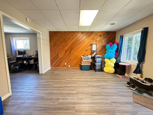 Building Photo - 2 Bedroom Home - Open August 1st!