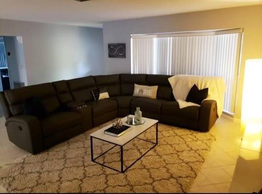 Foto del edificio - 400 Holloway Dr