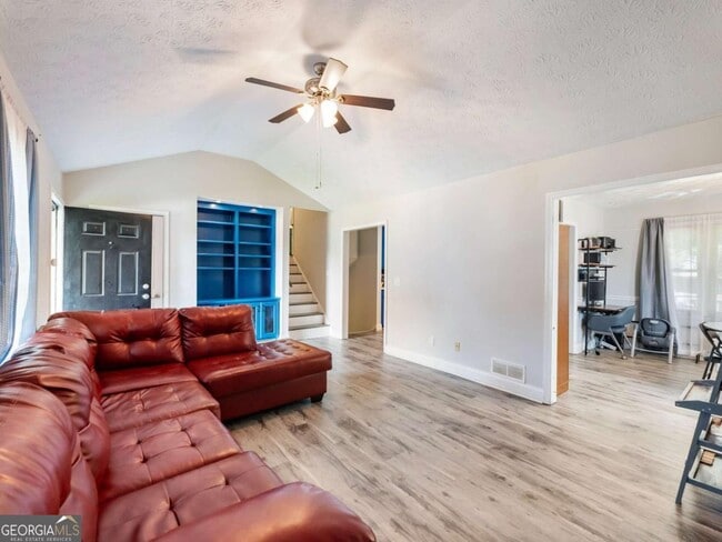 Foto del edificio - 443 Rhett Dr