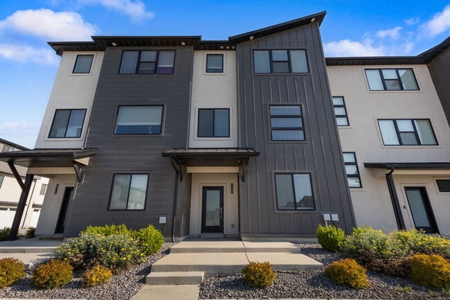Building Photo - 868 W 480 S