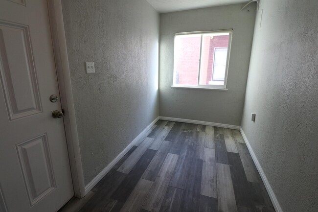 Foto del edificio - 2024 Monroe Blvd