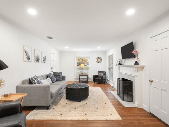 Building Photo - 3301 Worth Hills Dr