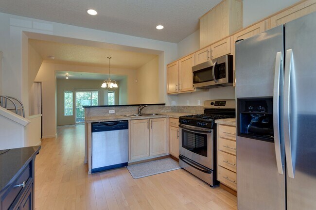 Foto del edificio - Beautiful Townhouse Available in Cedar Mill!