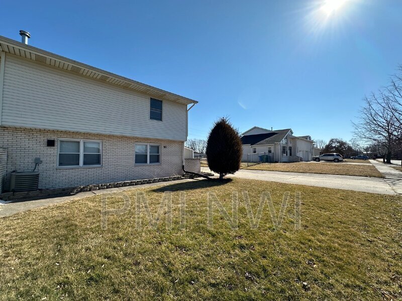 9865 Grant Pl, Crown Point, IN 46307 Condo for Rent in Crown Point