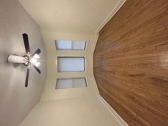 Foto del edificio - 1439 E 66th Pl