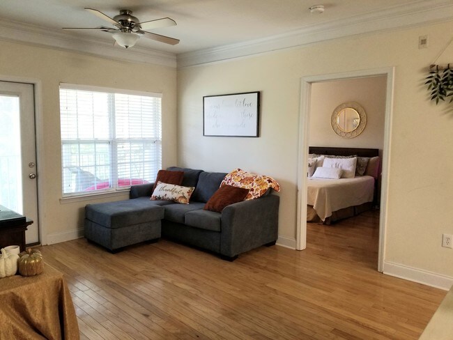 Foto del edificio - 2021 Basildon Rd