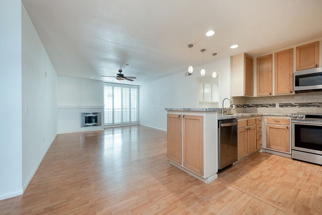 Building Photo - Marina District 2 Bedroom at Marina Park! ...