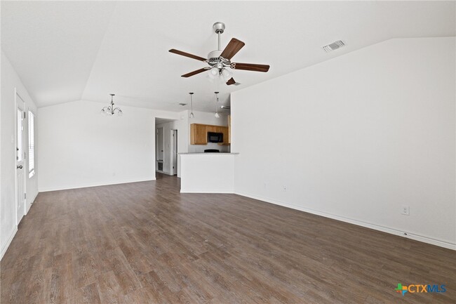 Building Photo - 903 Lasso Dr