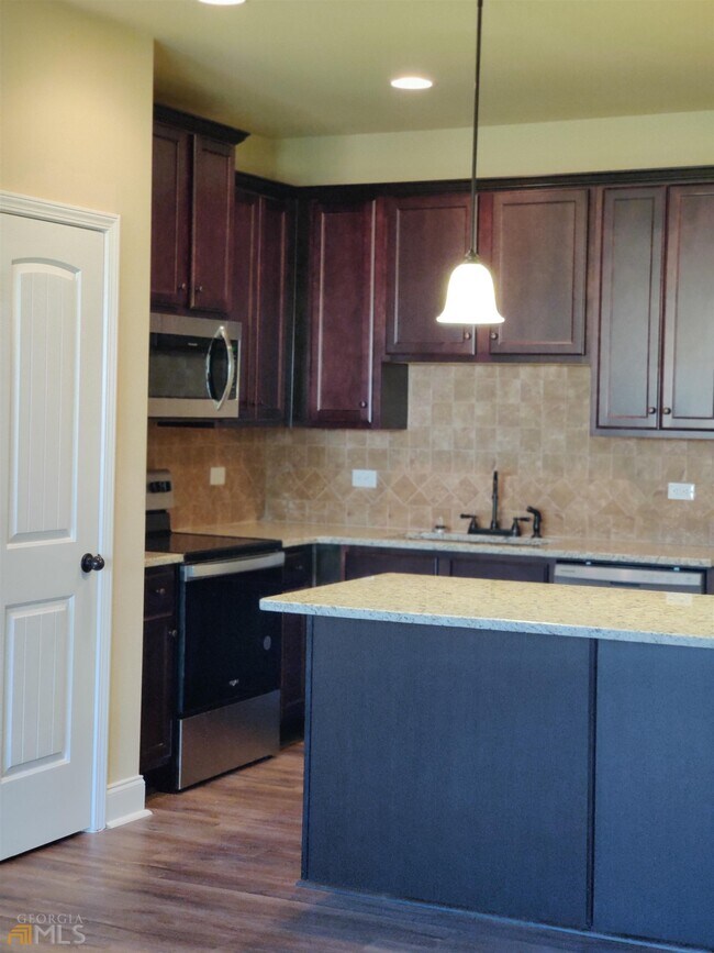 Foto del edificio - 132 Camellia Ct