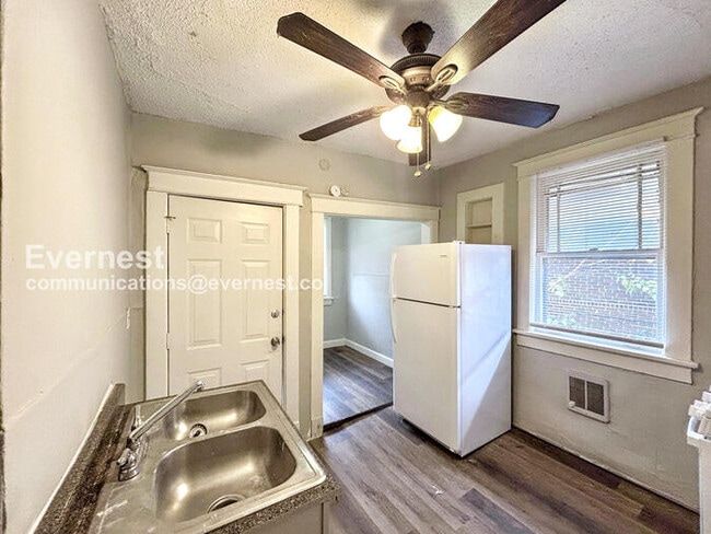 Building Photo - 180 Clark Pl