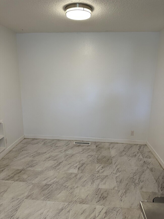 Foto del edificio - 575 Bush St