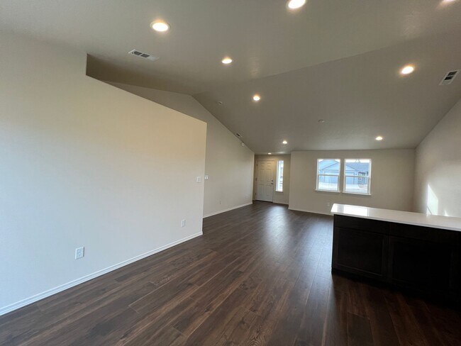 Foto del edificio - Move in special!