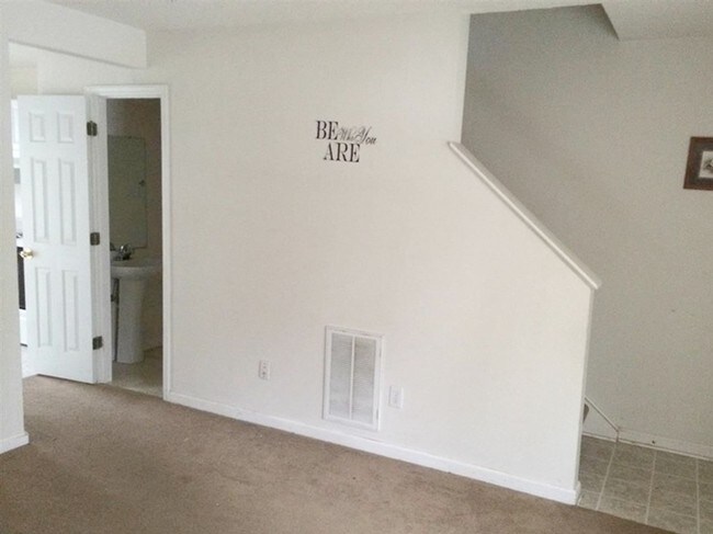 Interior Photo - 1520 N Main Ave
