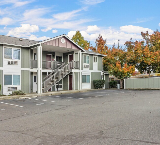Building Photo - Brentwood Village