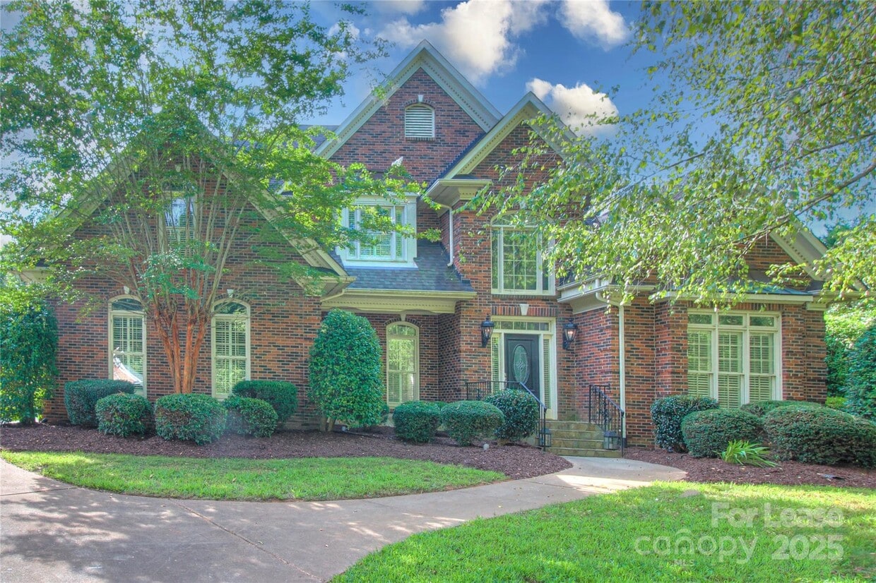 Foto principal - 1222 Weddington Hills Dr