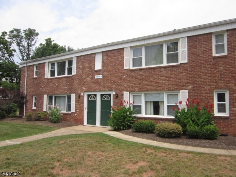 Primary Photo - 1 Stanford Dr