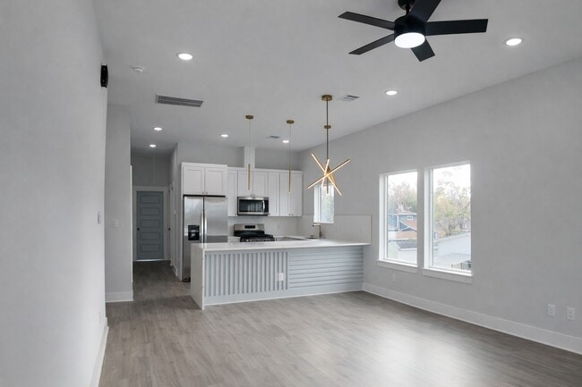 Building Photo - 8114 Double