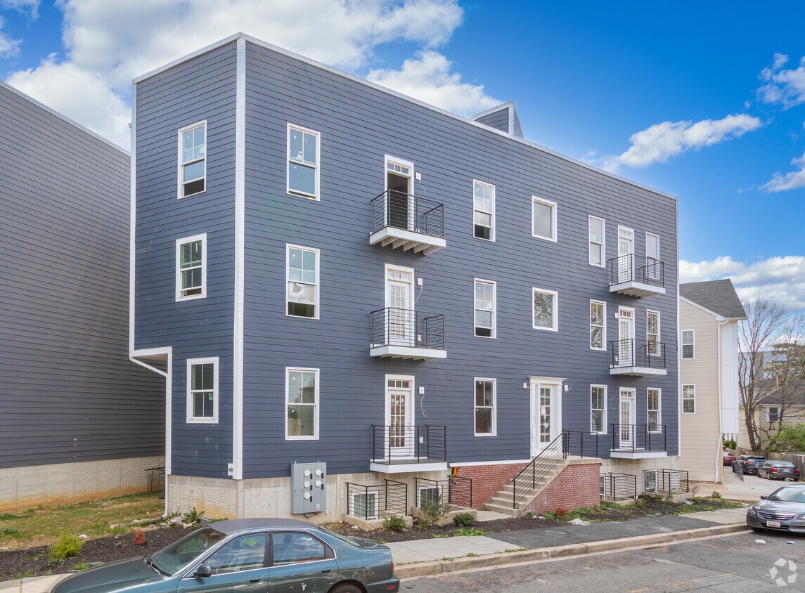 Primary Photo - 2231 Nicholson St SE
