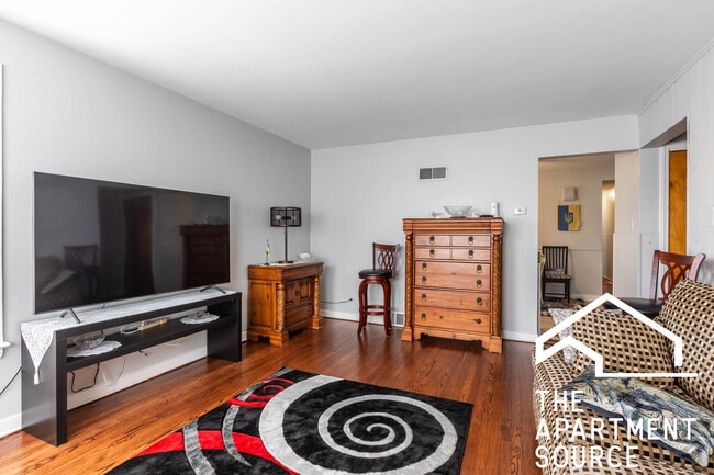 Building Photo - 9056 Lamon Ave