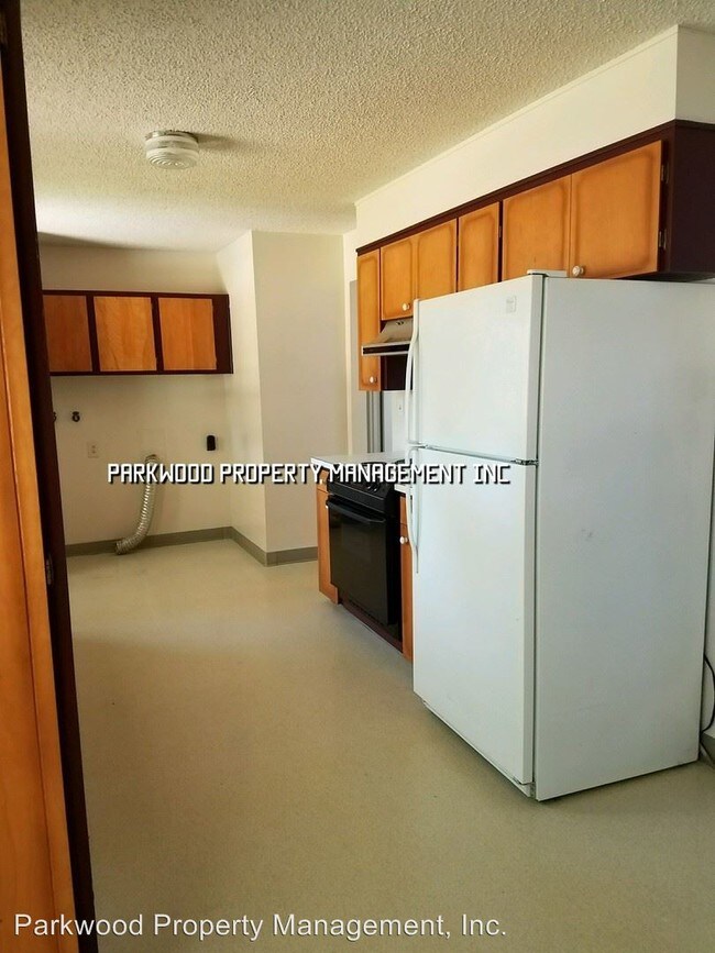 Building Photo - 3 br, 1 bath House - 123 176th St E