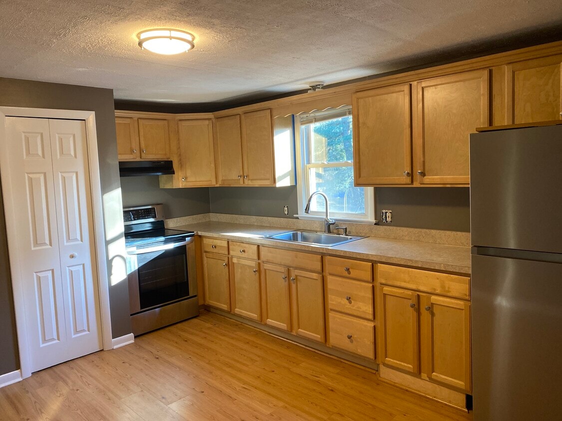 1 Wilbur Terrace Unit 4, Norton, MA 02766 Condo for Rent in Norton