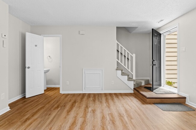 Building Photo - 908 Spinnaker Ct