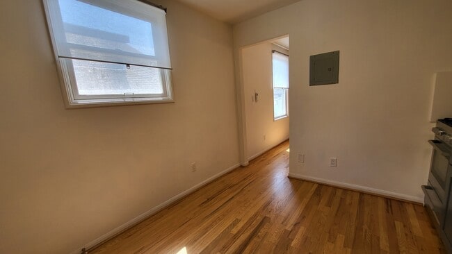 Light and bright - 2807 2nd St