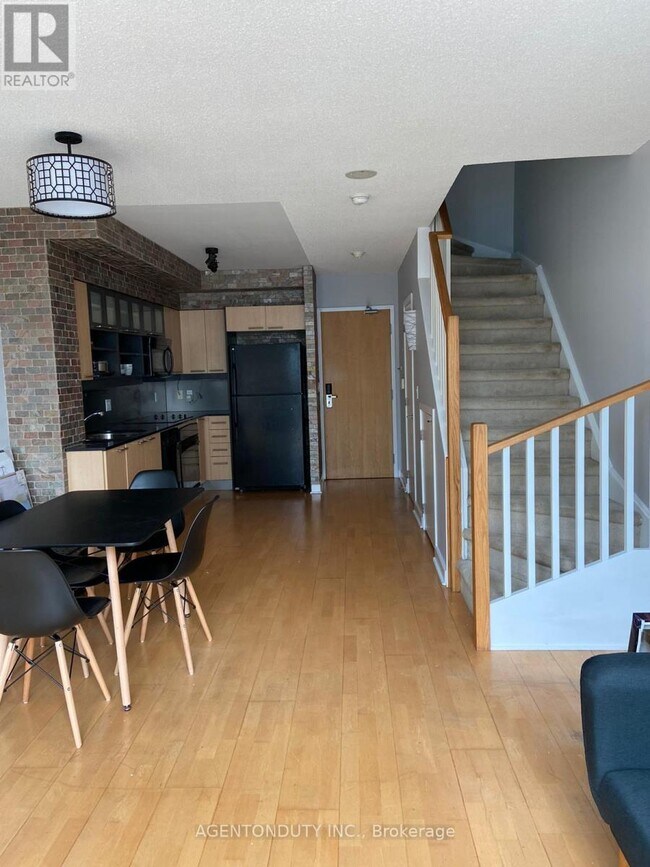 Building Photo - 36 Blue Jays Way