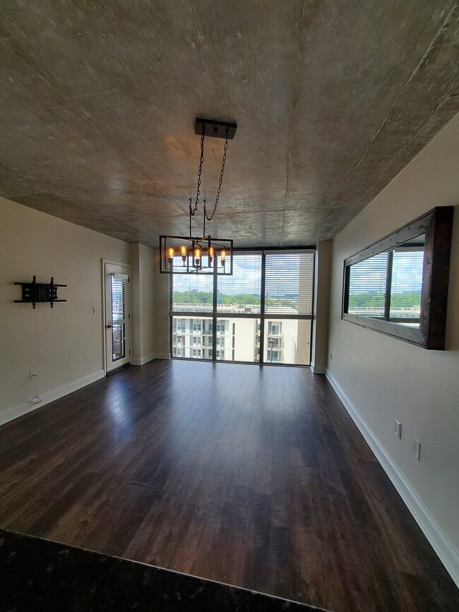 Foto del edificio - 1280 W Peachtree St NW