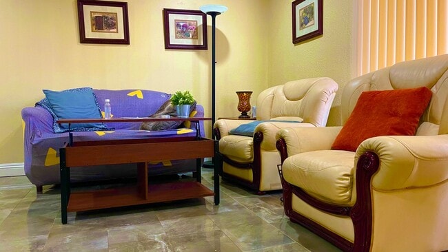 Building Photo - Furnished Spacious 2 Bedroom Condo on First Floor