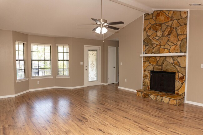 Foto del edificio - 102 Brian Dr