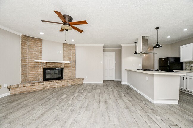 Foto del edificio - 14646 Dartwood Dr