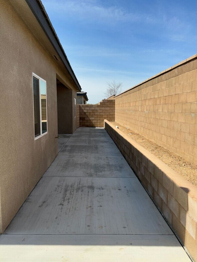 Building Photo - 6321 Wildflower St - 76