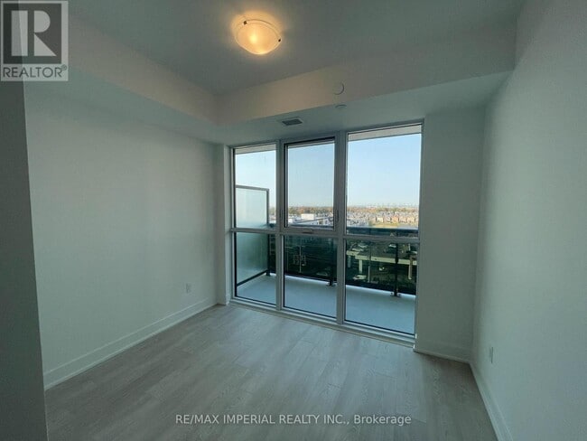 Building Photo - 2545 Simcoe St N