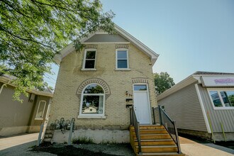 Building Photo - 94 Wharncliffe Rd S
